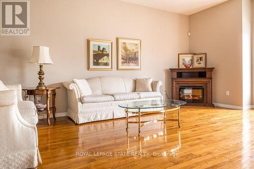 522 Stonehenge Dr, Hamilton, ON - Indoor Photo Showing Living Room With Fireplace