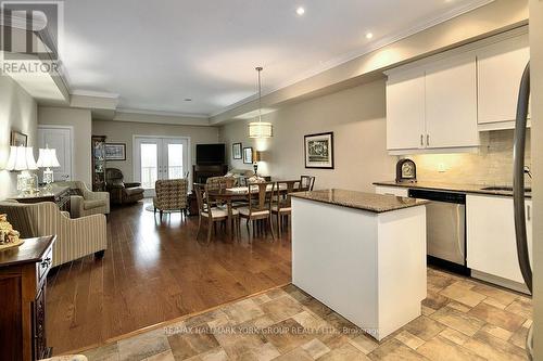 #303 -27 Beaver St S, Blue Mountains, ON - Indoor Photo Showing Kitchen