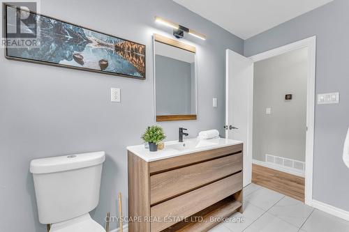 7 Garside Ave S, Hamilton, ON - Indoor Photo Showing Bathroom