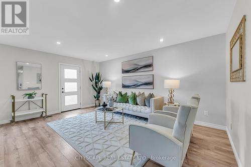 7 Garside Ave S, Hamilton, ON - Indoor Photo Showing Living Room