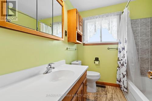 11241 Hwy 3, Wainfleet, ON - Indoor Photo Showing Bathroom