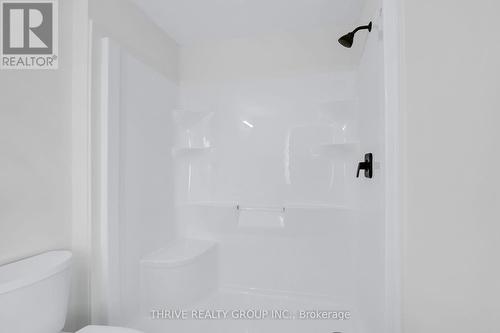 #52 -1595 Capri Cres, London, ON - Indoor Photo Showing Bathroom