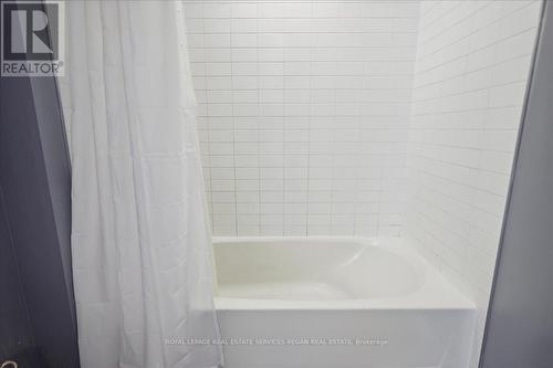 #Ph505 -427 Aberdeen Ave, Hamilton, ON - Indoor Photo Showing Bathroom
