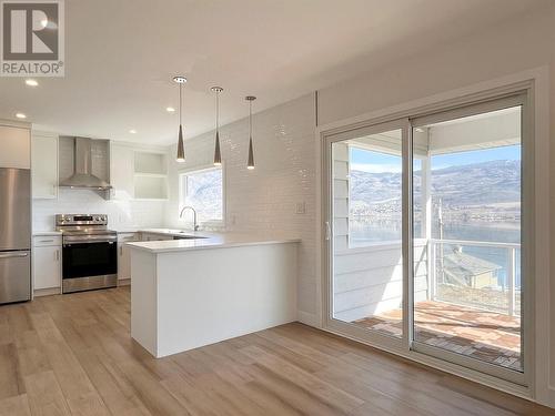 827 91St Street, Osoyoos, BC - Indoor Photo Showing Kitchen With Upgraded Kitchen