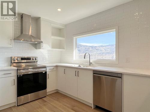 827 91St Street, Osoyoos, BC - Indoor Photo Showing Kitchen With Upgraded Kitchen