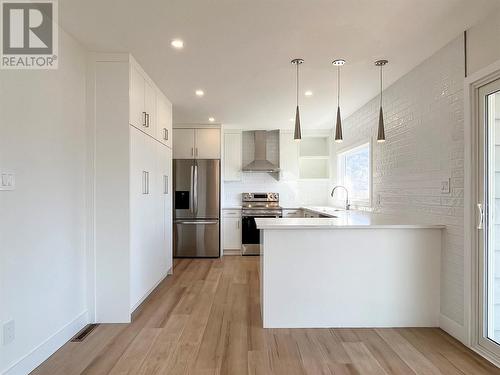 827 91St Street, Osoyoos, BC - Indoor Photo Showing Kitchen With Upgraded Kitchen