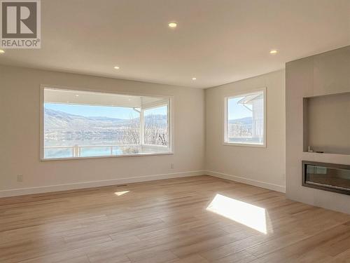 827 91St Street, Osoyoos, BC - Indoor Photo Showing Other Room With Fireplace