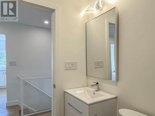 827 91St Street, Osoyoos, BC - Indoor Photo Showing Bathroom