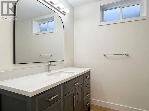 827 91St Street, Osoyoos, BC - Indoor Photo Showing Bathroom