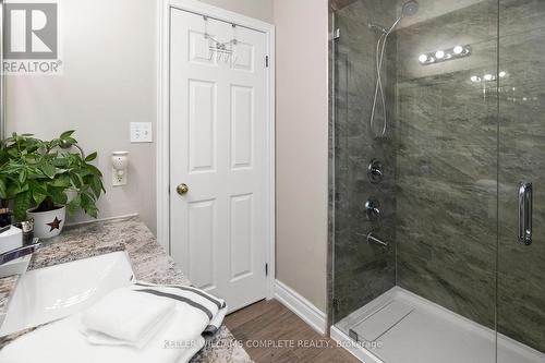 233 Rymal Rd E, Hamilton, ON - Indoor Photo Showing Bathroom