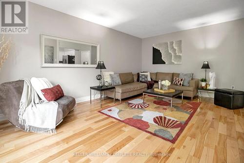 233 Rymal Rd E, Hamilton, ON - Indoor Photo Showing Living Room