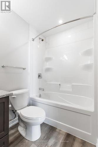 802 - 197 Hespeler Road, Cambridge, ON - Indoor Photo Showing Bathroom