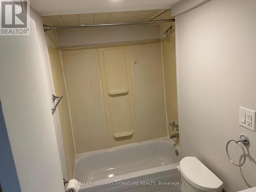 1 - 104 Rosslyn Avenue N, Hamilton, ON - Indoor Photo Showing Bathroom