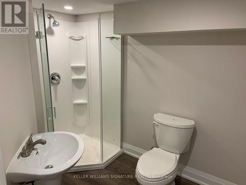 1 - 104 Rosslyn Avenue N, Hamilton, ON - Indoor Photo Showing Bathroom