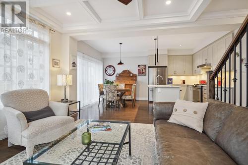 19 Windsor Circ, Niagara-On-The-Lake, ON - Indoor Photo Showing Living Room