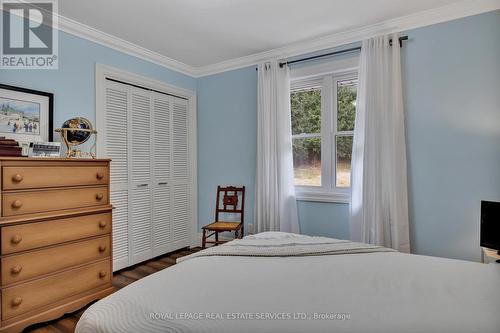 208 Ski Hill Road, Kawartha Lakes, ON - Indoor Photo Showing Bedroom