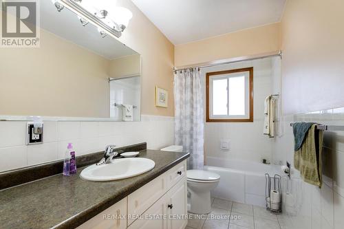 228 Victoria Rd N, Guelph, ON - Indoor Photo Showing Bathroom