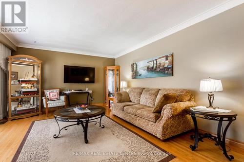 228 Victoria Rd N, Guelph, ON - Indoor Photo Showing Living Room