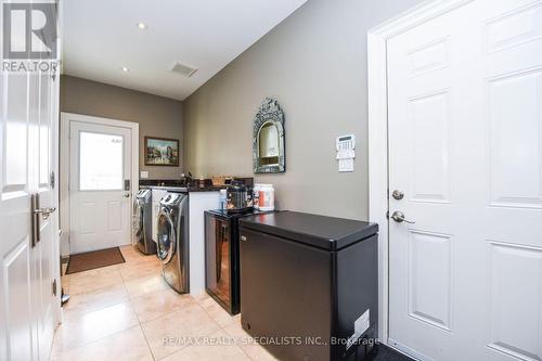 6427 Old Church Rd, Caledon, ON - Indoor Photo Showing Laundry Room