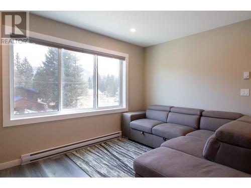795 Tum Tum Drive, Revelstoke, BC - Indoor Photo Showing Living Room