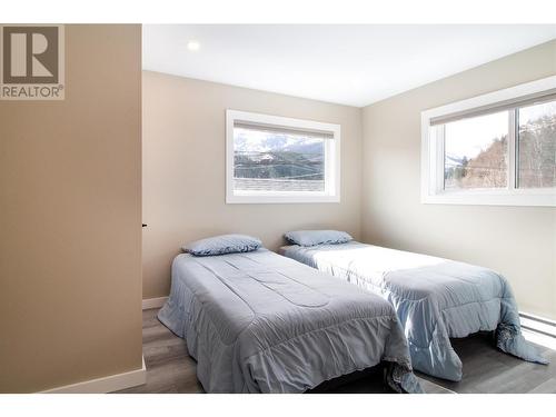 795 Tum Tum Drive, Revelstoke, BC - Indoor Photo Showing Bedroom