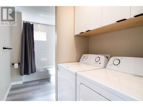 795 Tum Tum Drive, Revelstoke, BC - Indoor Photo Showing Laundry Room