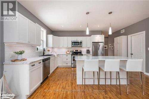 50 Southdale Dr, Huntsville, ON - Indoor Photo Showing Kitchen With Upgraded Kitchen