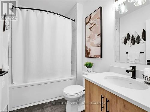 202 - 1076 Gainsborough Road, London, ON - Indoor Photo Showing Bathroom