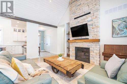 32 Leisure Court, Severn, ON - Indoor Photo Showing Living Room With Fireplace