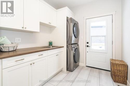 32 Leisure Court, Severn, ON - Indoor Photo Showing Laundry Room