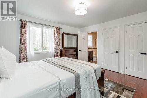 100 Wilhelm St, Wasaga Beach, ON - Indoor Photo Showing Bedroom
