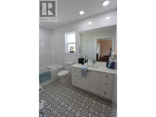 101 985 Patricia Boulevard, Prince George, BC - Indoor Photo Showing Bathroom