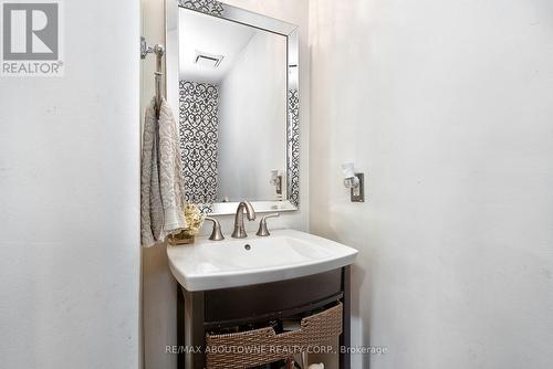 6534 Mockingbird Lane, Mississauga, ON - Indoor Photo Showing Bathroom