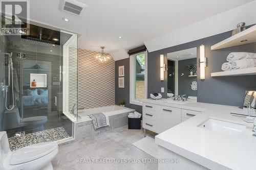 1256 Glen Rd, Mississauga, ON - Indoor Photo Showing Bathroom