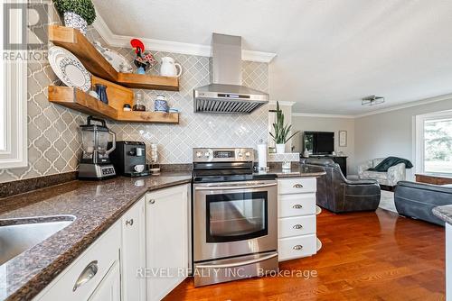 4487 Henderson Road, Milton, ON - Indoor Photo Showing Kitchen