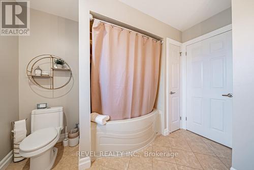 4487 Henderson Road, Milton, ON - Indoor Photo Showing Bathroom