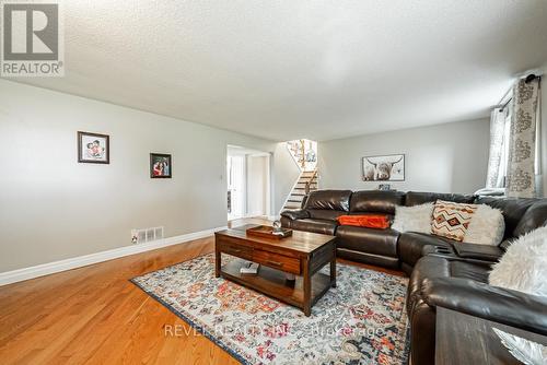 4487 Henderson Rd, Milton, ON - Indoor Photo Showing Living Room