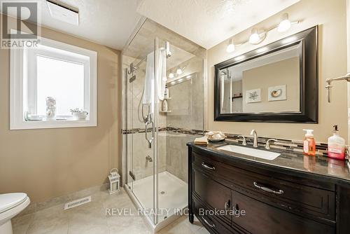 4487 Henderson Road, Milton, ON - Indoor Photo Showing Bathroom