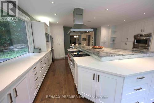 106 Brooke Street, Vaughan, ON - Indoor Photo Showing Kitchen With Upgraded Kitchen