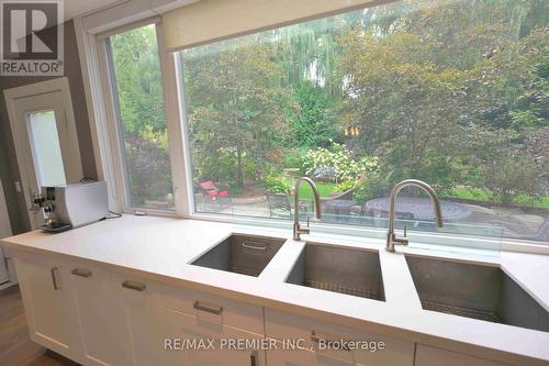 106 Brooke Street, Vaughan, ON - Indoor Photo Showing Kitchen