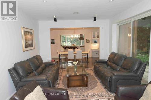 106 Brooke Street, Vaughan, ON - Indoor Photo Showing Living Room