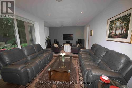 106 Brooke Street, Vaughan, ON - Indoor Photo Showing Living Room