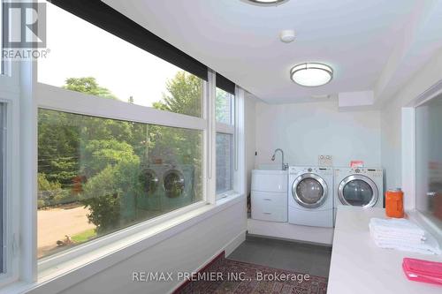 106 Brooke Street, Vaughan, ON - Indoor Photo Showing Laundry Room