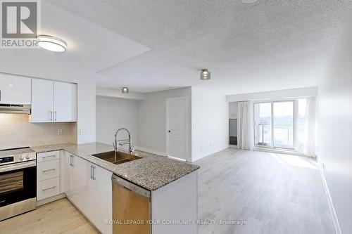 #801 -7 North Park Rd, Vaughan, ON - Indoor Photo Showing Kitchen With Upgraded Kitchen