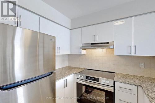 #801 -7 North Park Rd, Vaughan, ON - Indoor Photo Showing Kitchen