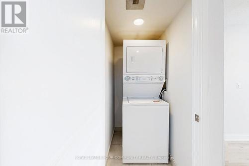#801 -7 North Park Rd, Vaughan, ON - Indoor Photo Showing Laundry Room