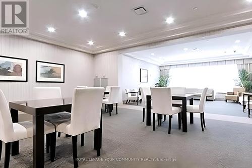 #801 -7 North Park Rd, Vaughan, ON - Indoor Photo Showing Dining Room