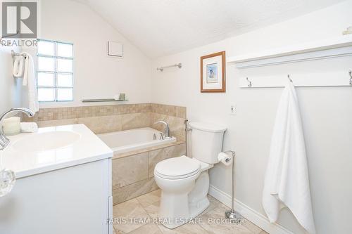 93 Rodney St, Barrie, ON - Indoor Photo Showing Bathroom