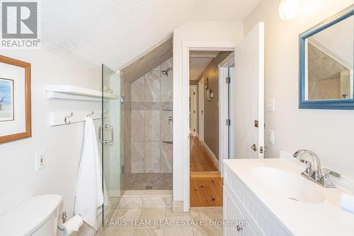 93 Rodney St, Barrie, ON - Indoor Photo Showing Bathroom