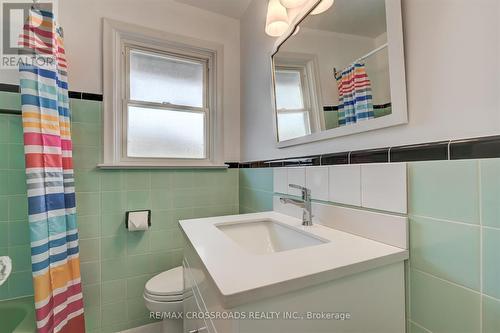 444 Fernhill Blvd, Oshawa, ON - Indoor Photo Showing Bathroom